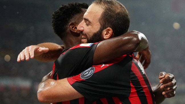 AC Milan logró su primera victoria en Italia tras golpear a Roma con gol de último minuto