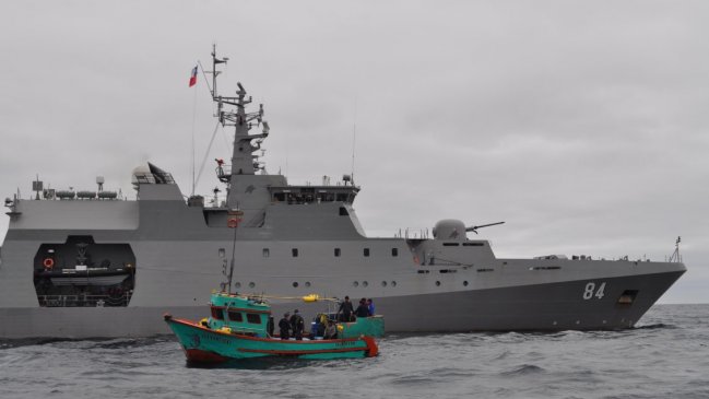 Armada capturó a embarcación peruana sorprendida pescando en aguas chilenas