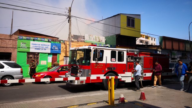 Arica: Incendio afectó a pieza utilizada como bodega en calle Manuel Baquedano
