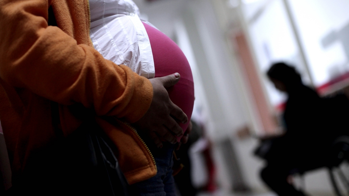 Encuentran 14 fetos en una bolsa de plástico en India