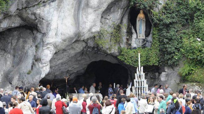 Artista fue denunciada por desnudarse en el Santuario de Lourdes en Francia