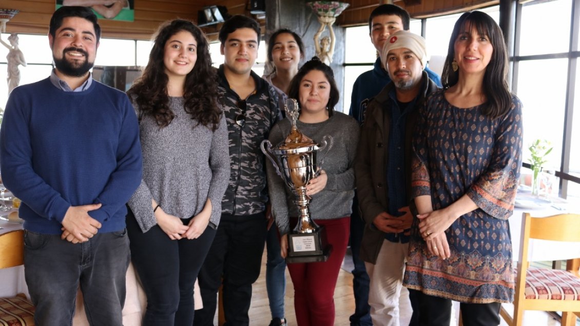 Estudiantes de Castro ganaron torneo nacional de debates en idioma inglés