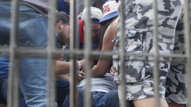 Así se vio la caída del hincha de la UC desde las tribunas del Estadio Santa Laura