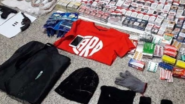 Mujer policía fue detenida luego de ir a robar un minimarket con su hijo