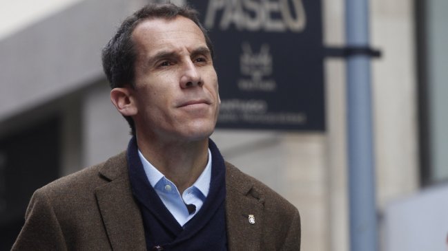 Alcalde Alessandri criticó dificultades para expulsar alumnos envueltos en incidentes