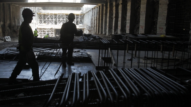 INE: Los sueldos de los trabajadores chilenos están estancados