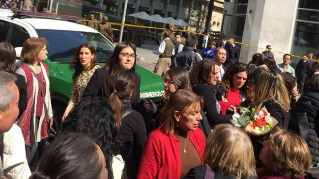 Operativo por aviso de bomba obligó a desalojar juzgados civiles de Santiago