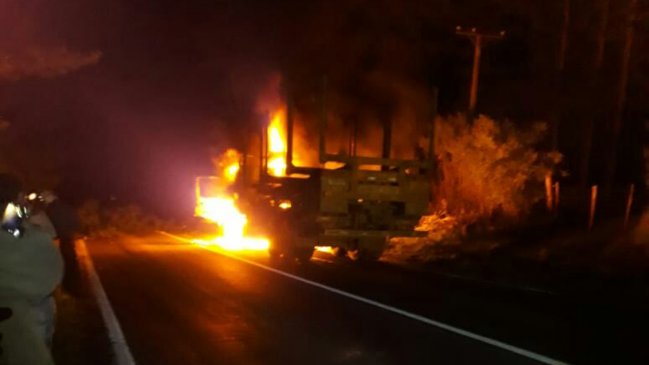 Ataque incendiario dejó un camión forestal destruido en Cañete