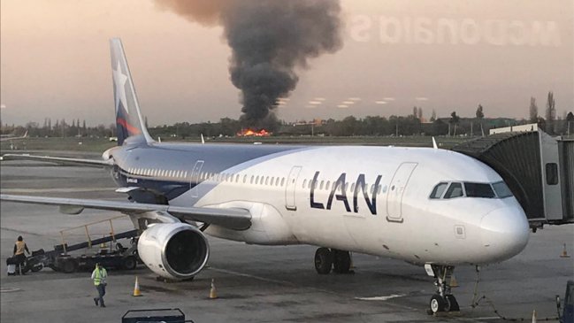 Incendio afecta a cercanías del Aeropuerto de Santiago