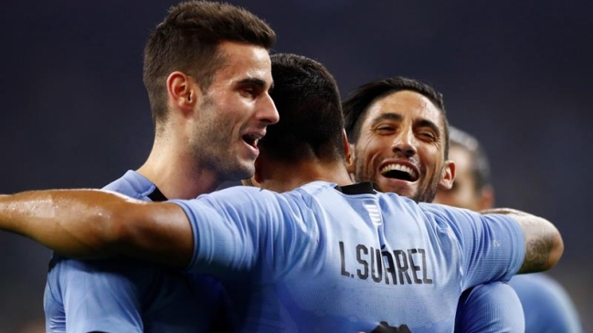  Uruguay goleó a México con gran actuación de Suárez  