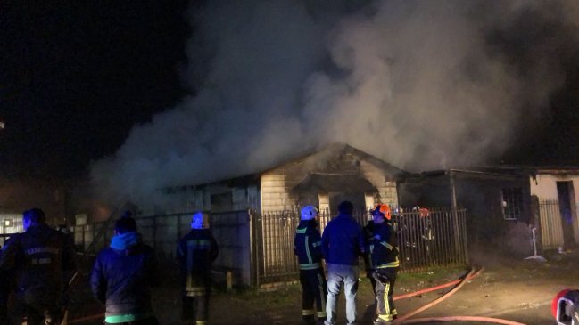Puerto Montt: Incendio destruyó casa habitación en antiguo barrio de la ciudad