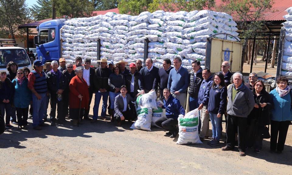 Gobierno entregó forraje a agricultores de la Región de O´Higgins
