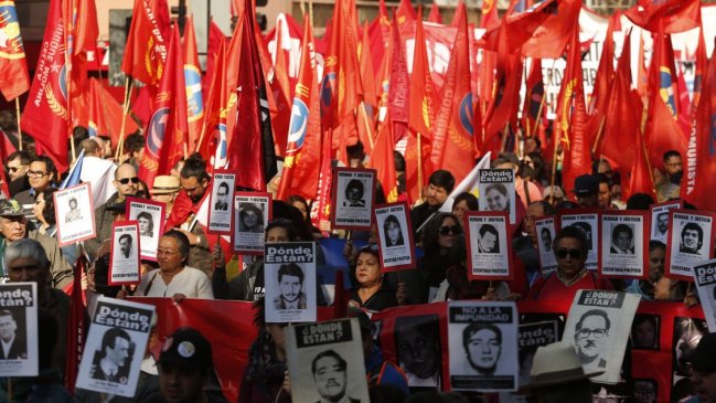Acusación constitucional contra supremos marcó la romería pre 11 de septiembre