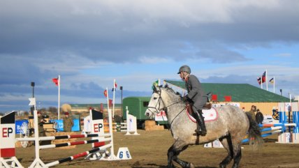 Magallanes: Jinetes deslumbraron en concurso ecuestre del Ejército