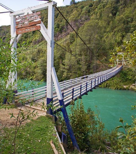 Cochamó: Reconstruirán pasarela que cruza el Río Manso en la frontera con Argentina