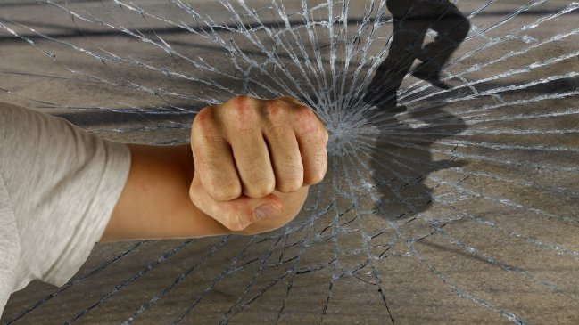 Joven fue detenida por apedrear a varios adolescentes que se negaron a tener sexo con ella