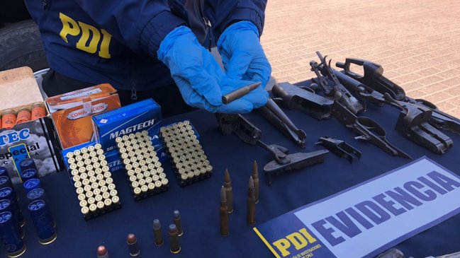 Detienen a hombre que usaba zapatería como fachada para vender armas