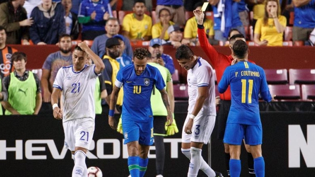 Neymar criticó al árbitro por amonestarlo tras una nueva simulación