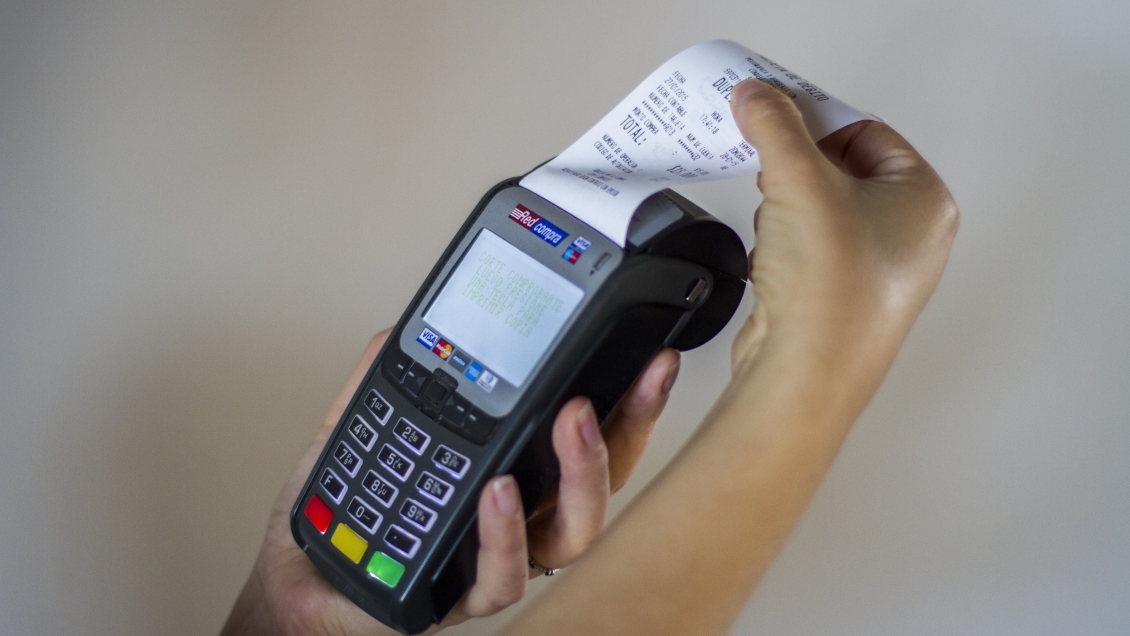 Banco Central: Crecen los pagos mediante tarjetas de débito, vía internet y por teléfono