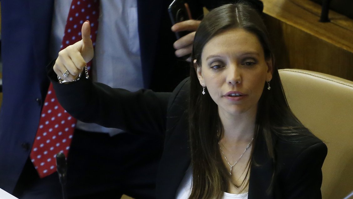 A Renovación Nacional no le complica el pinochetismo de Camila Flores