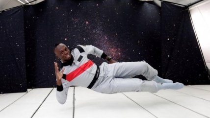 Usaín Bolt se lució al ganar una carrera de atletismo en gravedad cero