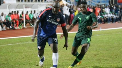 George Weah volvió a las canchas a sus 51 años