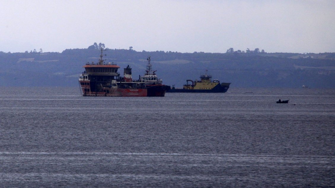 Vecinos de Calbuco aplazaron descarga de desechos del buque Seikongen