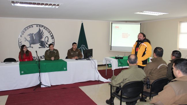 Carabineros de Fuerzas Especiales de Temuco se capacitó en Derechos Humanos