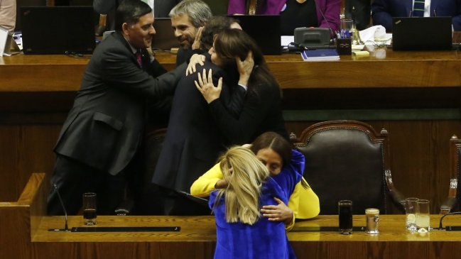 Pamela Jiles explicó su sorpresivo abrazo con Cecilia Pérez en el Congreso