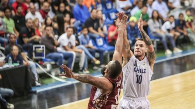 Chile enfrenta a República Dominicana en las clasificatorias para el Mundial de Baloncesto