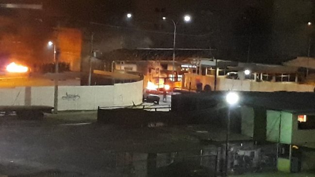 Iquique: Trabajadores levantaron barricadas en ingresos de Zofri