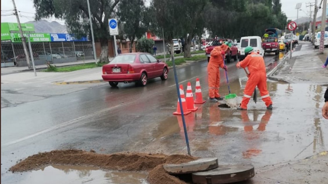 Rotura de una matriz generó problemas en feria libre de Copiapó