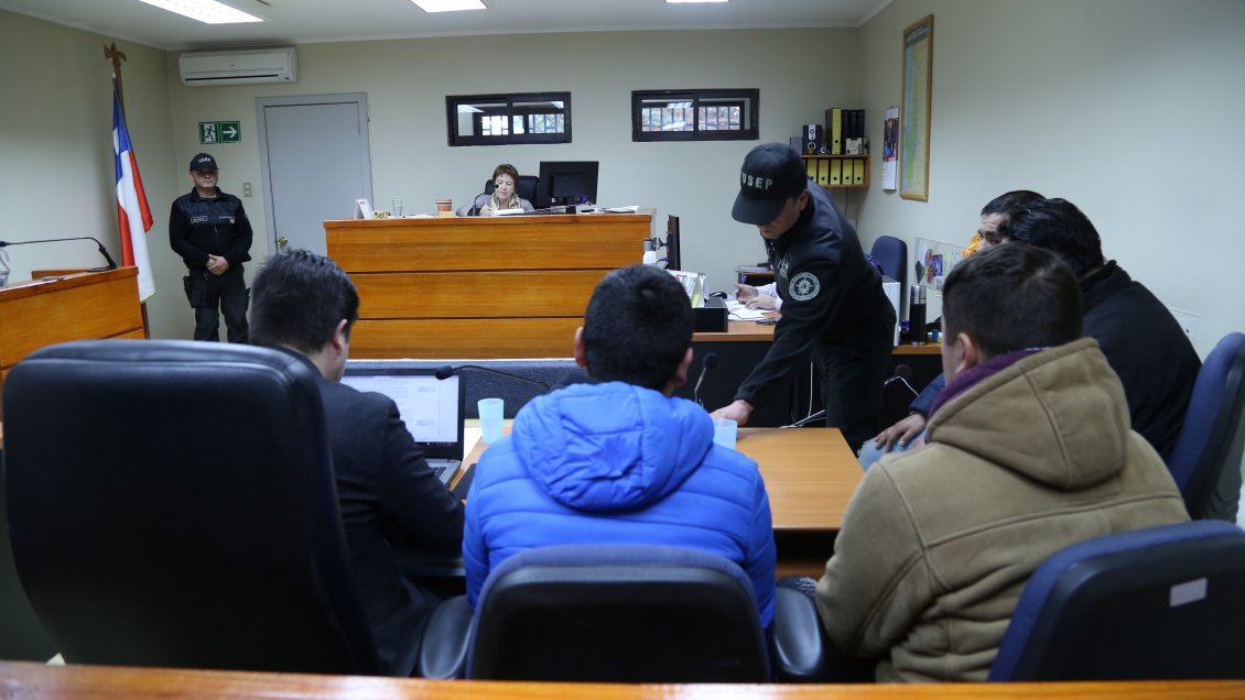 Aysén: Dos ex carabineros formalizados por tráfico de drogas quedaron en prisión preventiva