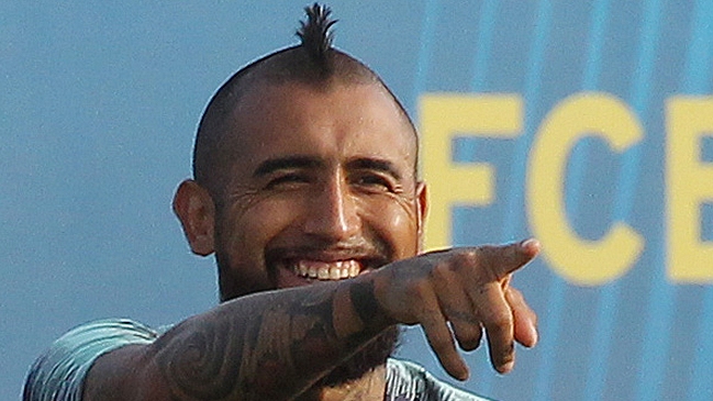 Arturo Vidal volvió a los trabajos en Barcelona