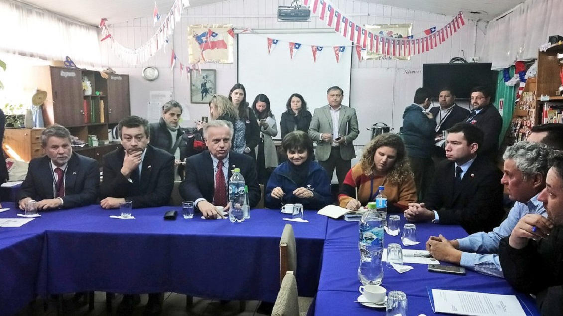 En visita casi secreta: Ministro de Salud anunció cuatro mil nuevos exámenes en Coronel