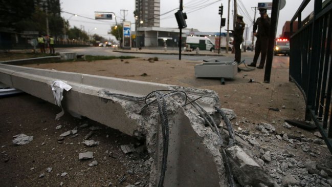 Carabinero de franco murió tras chocar su vehículo contra un árbol y un poste