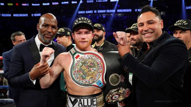 Canelo Alvarez derrotó en feroz pelea a Gennady Golovkin y le quitó los títulos peso medio