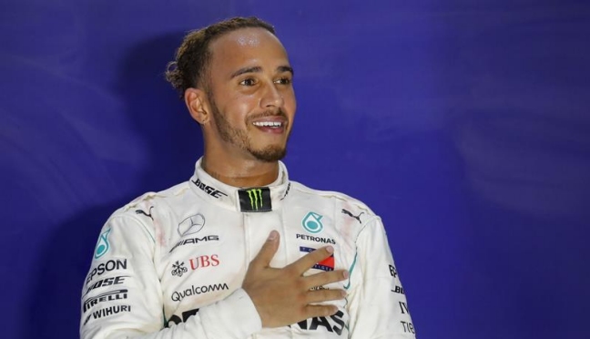 Lewis Hamilton tras victoria en Marina Bay: Ha sido la carrera más larga de mi vida