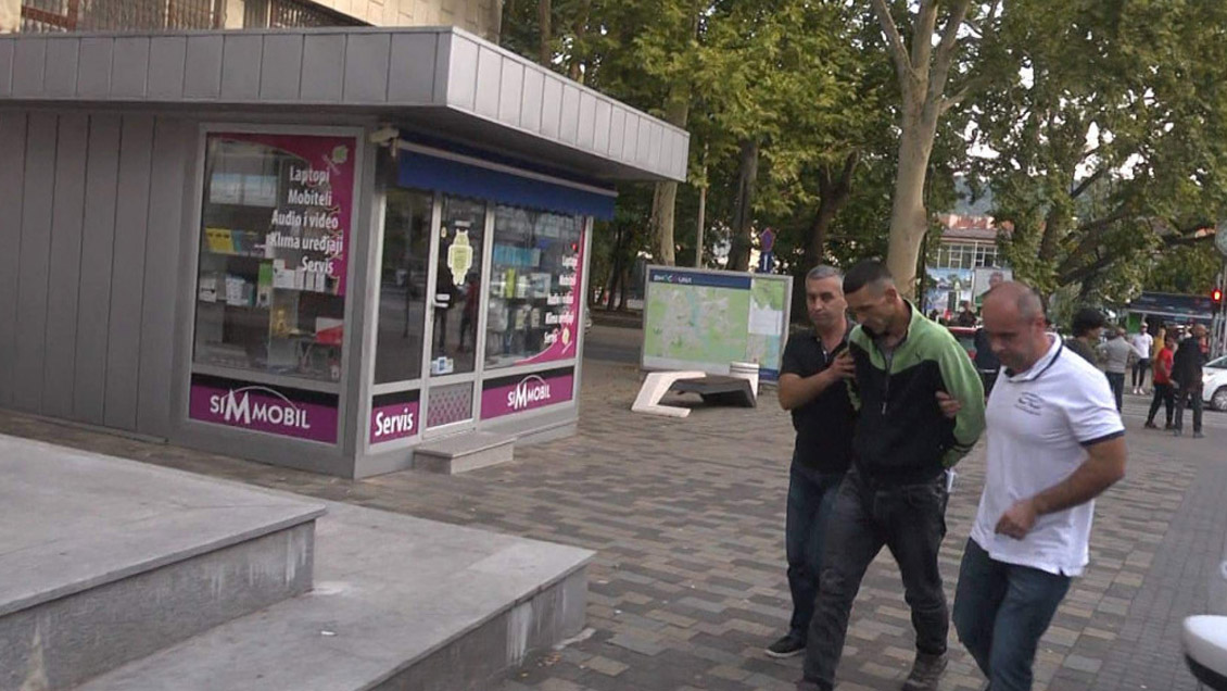 Hombre mató y descuartizó a su madre en Bosnia: Investigan si además se comió sus restos