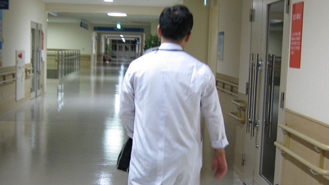 Juzgan a pediatra español acusado de abuso sexual de 52 niños en Suecia