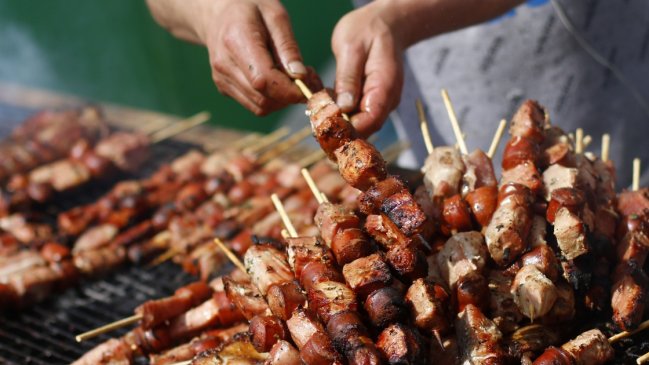 Excesos de comida pueden engordar hasta 5 kilos en fiestas Patrias