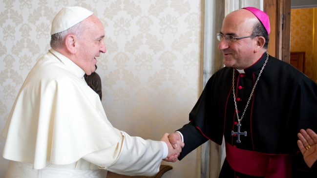 Arzobispo de Concepción confirmó viaje a Roma en medio de rumores que asumirá en Santiago