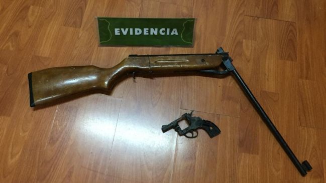 Cinco sujetos amenazaron con un rifle a tres personas en Antofagasta