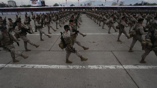 Amplia participación de mujeres marcó la Parada Militar