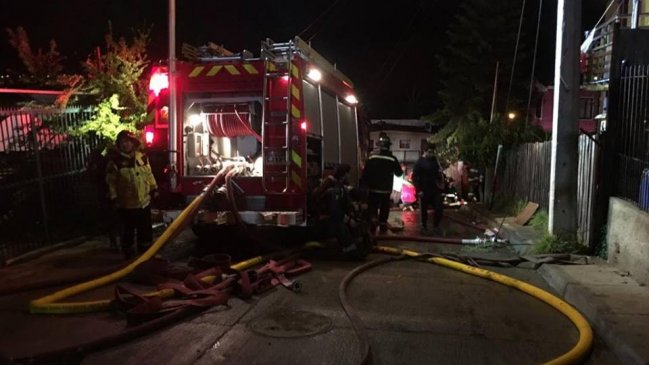 Bomberos de Viña del Mar fueron agredidos mientras combatían emergencia