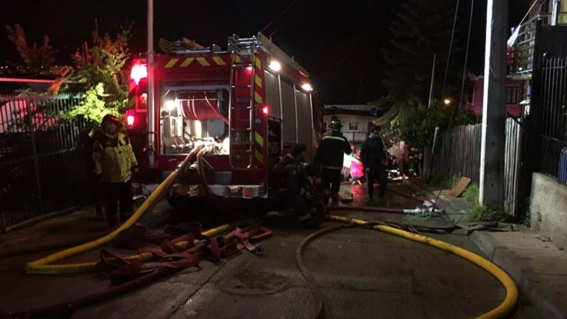 Bomberos de Viña del Mar fueron agredidos mientras combatían emergencia