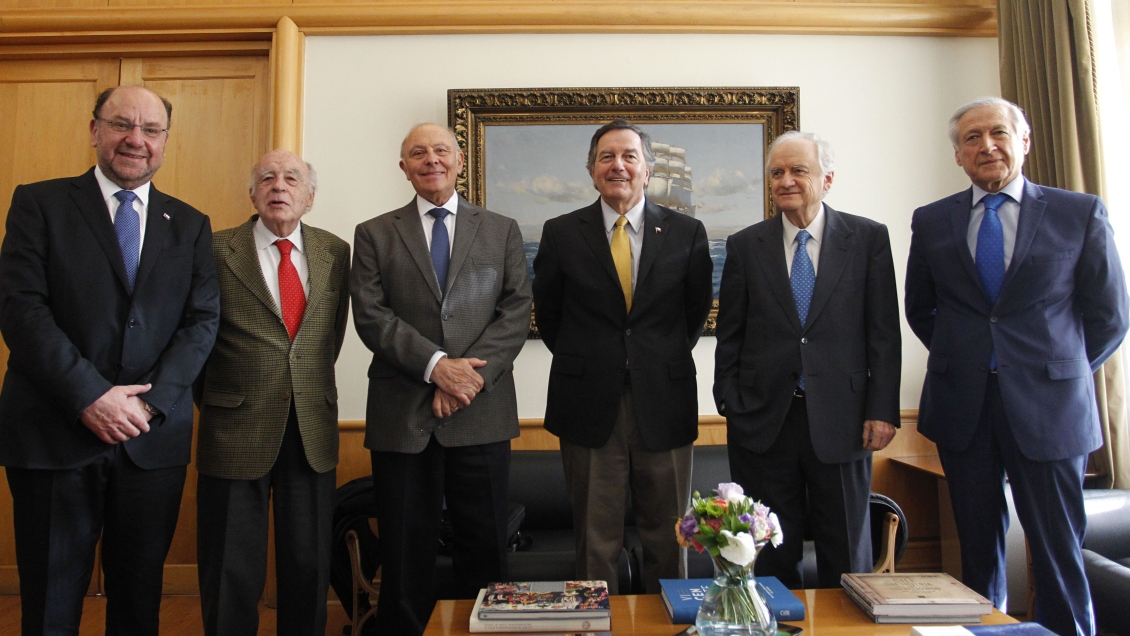 Canciller Ampuero: Nuestro territorio soberano no será parte de negociación alguna