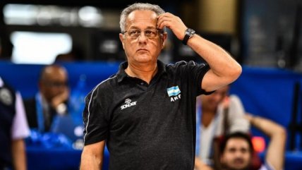   El desatado y ofensivo festejo del DT de Argentina tras vencer a Polonia en el Mundial de Voleibol 
