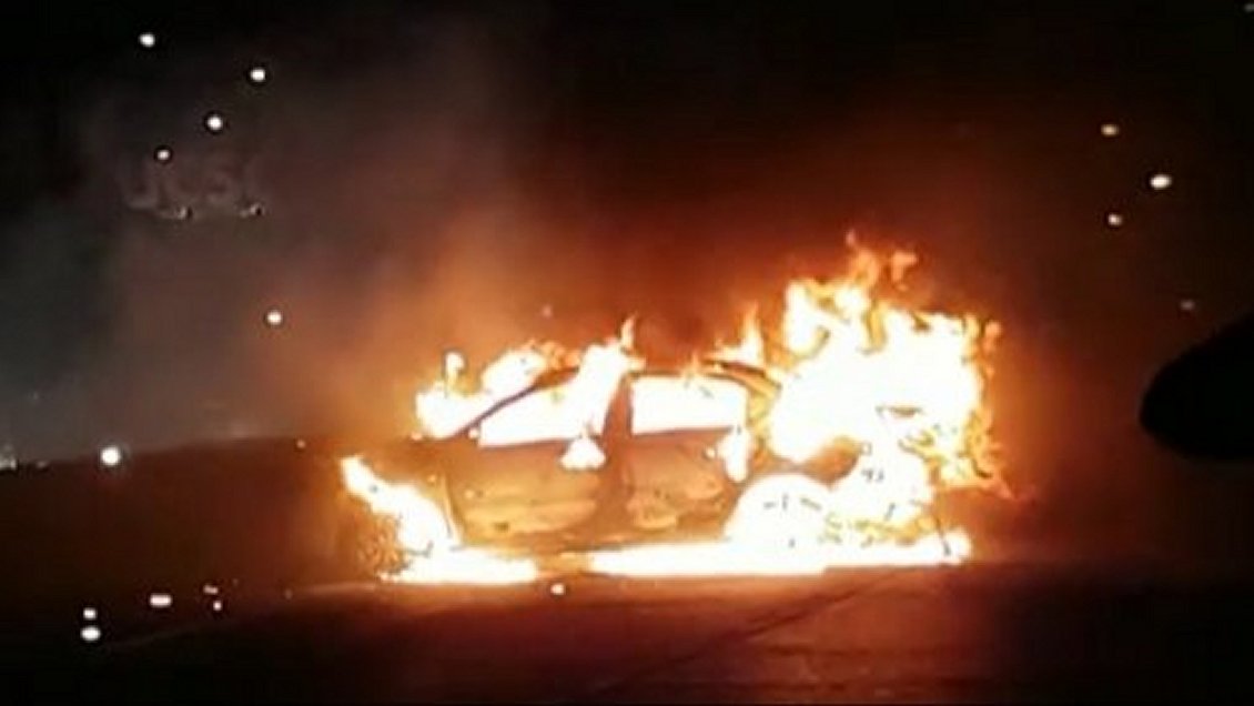 Región del Biobío: Delincuentes cortaron el tránsito con un auto en llamas