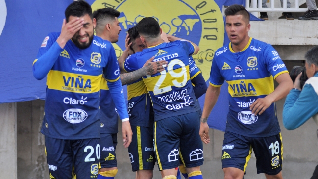 Everton aplastó a Unión La Calera en Quillota y dejó el fondo de la tabla